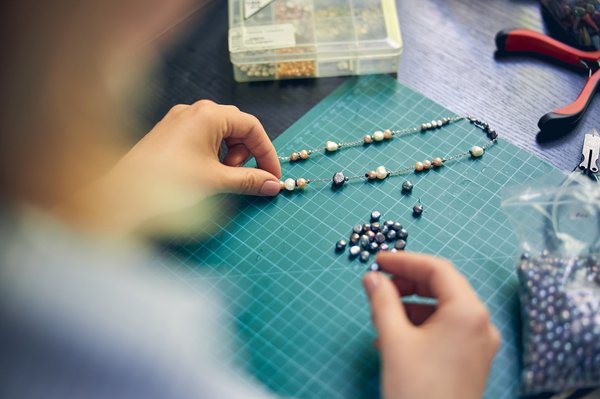 Créez des bijoux uniques dans l'atelier de Bordeaux